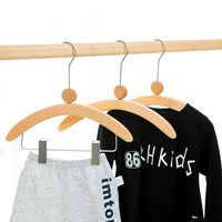 Cintres pour pantalons pour enfants cintres en bois massif pour chemise costume d'enfant manteau cintres de luxe en bois naturel antidérapant pour vêtements