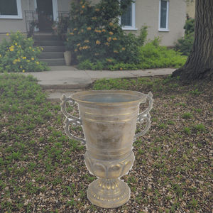 प्राचीन गोल्डन पाउडर लेपित धातु ट्रॉफी आकार उद्यान और घर सजावट के लिए हैंडल के साथ - Product Image 6