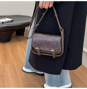 Nuevo bolso bandolera estilo retro Maillard para mujer, moderno bolso cuadrado tipo saddle. - Product Image 3