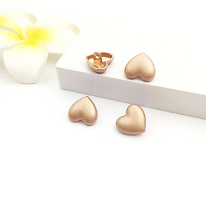 Bán Buôn Hình Trái Tim Kẽm Hợp Kim Kim Loại Chân Cao Nút Chân Cho Thời Trang Hàng May Mặc - Product Image 6