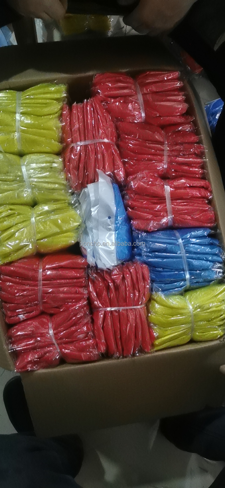 我们的雨衣材料系列主要是pe,pla,pvc,peva和聚酯.