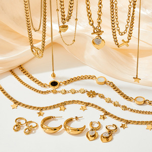 Ensemble de collier en or de qualité supérieure avec pendentif étoile et lune, boucles d'oreilles, collection de bijoux de mode pour femmes - Product Image 1
