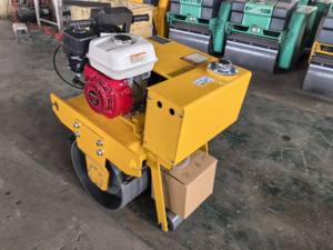 Travaux de construction Mini compacteur 25KN 330kg Machine vibrante diesel à rouleau unique - Product Image 4