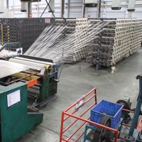 Cage à poules pondeuses à 4 niveaux pour 128 oiseaux – Optimisation de la productivité