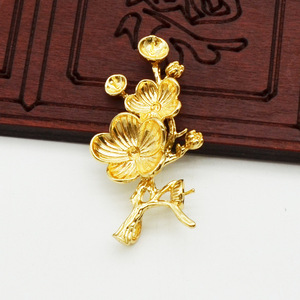 Pendentif en forme de branche de fleur de prunier en cuivre de style antique, 49x28mm, pour la fabrication de colliers, accessoires de bijoux plaqués or et argent - Product Image 2