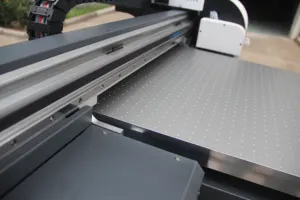  Yinstar A1 6090 Uv Machine Hoge Nauwkeurigheid Binnen En Buiten UV-Printer Witte Kleur Xp600 Met Roterend Apparaat, Flexisoftware