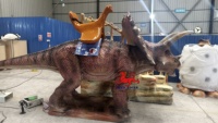 Animatronic Dinosaur Triceratops Ride-On pour les parcs d'attractions