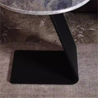 Table d'appoint ronde moderne avec surface en marbre noir, base en métal en forme de C, petite table de canapé pour salon, maison, hôtel, décoration