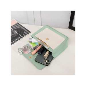 Sac bandoulière carré pour femme en PU avec bordure contrastante, fermeture magnétique, taille moyenne, chaîne dorée - Product Image 6