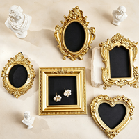 Cadre photo vintage baroque européen en résine dorée écologique, motif sculpté orné, idéal pour les cadeaux de mariage et la décoration de table