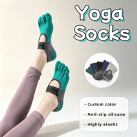 Chaussettes de yoga à cinq doigts respirantes avec logo personnalisé, design à sangle d'épaule pour femme, semelle antidérapante en silicone intégral pour Pilates et fitness