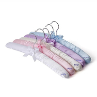 Cintre en satin de haute qualité, multicolore, polyvalent, avec housse en tissu rembourrée en soie, idéal pour robes de mariage et placards.