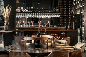 Fashion Liquor Store Intérieur Commercial Display Designn Comptoir de bar à whisky personnalisé Île d'affichage de pub en bois - Product Image 3