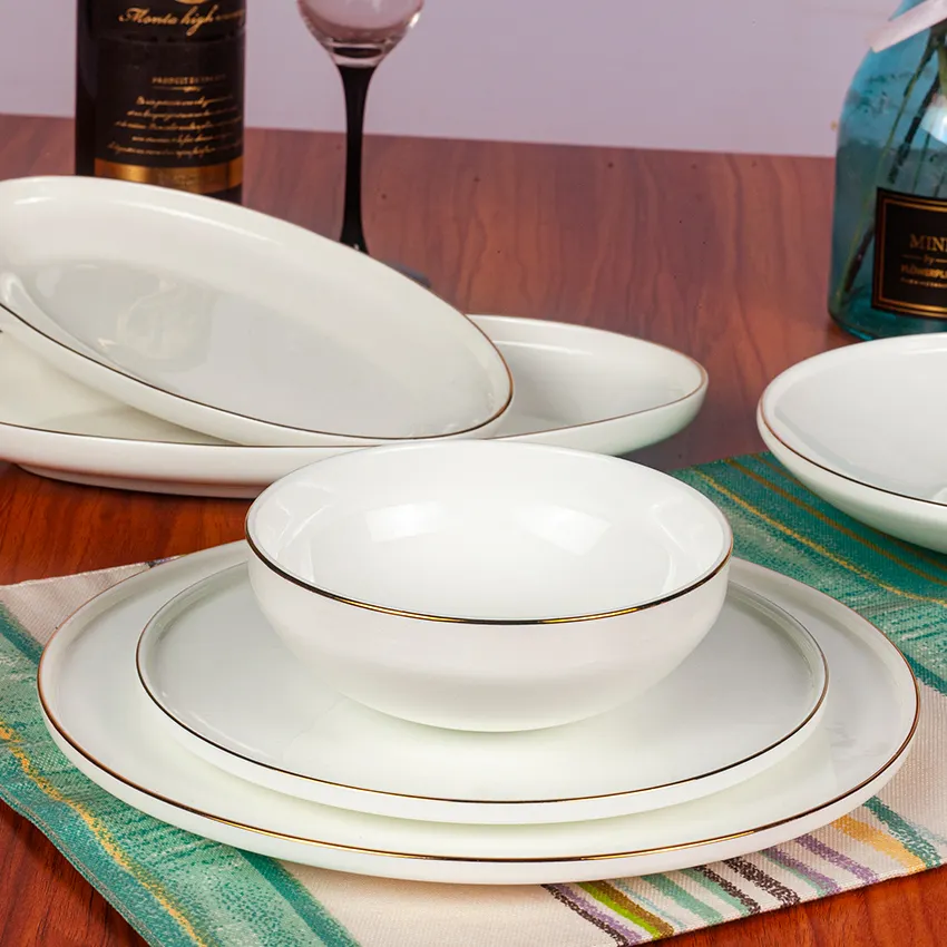 Set di stoviglie di lusso con oro e platino in personalizzazione OEM turca yemek takimi regalo aziendale fine bone china dinner set