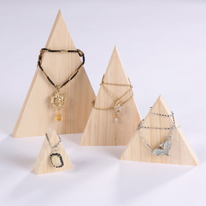 Présentoir Moderne en Bois pour Bracelets, Ensemble de 4 Pièces, Montage Facile pour Magasin de Bijoux - Product Image 4