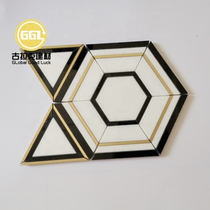 Mosaïque en marbre blanc et noir avec touches dorées en forme de <span class=keywords><strong>triangle</strong></span>, découpée au jet d'eau, avec éléments métalliques, pour bars, salons, salles de cinéma privées et hôtels-villas - Product Image 3