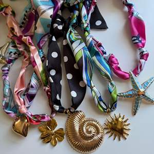 Nuevos Productos Collar de Pañuelo Bohemio Hecho a Mano Ajustable para Festival con Dijes Tipo Bandana para Mujer - Product Image 2