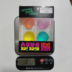 ลูกบาศก์บีบเล่นขนาด 1.2 นิ้ว 4 ชิ้น ยี่ห้อ Schylling รุ่น Nice Cube Stress Maltose Needoh Baby Cube Squishy Ice Cube ของเล่นบีบสำหรับฮาโลวีนและคริสต์มาส - Product Image 6