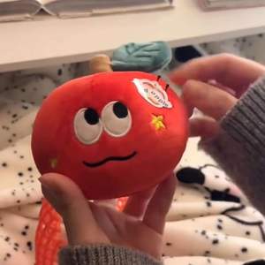 Peluche <span class=keywords><strong>de</strong></span> <span class=keywords><strong>Manzana</strong></span> Roja Sorpresa, Adorable y Popular, Personalizable, Llavero <span class=keywords><strong>de</strong></span> Peluche <span class=keywords><strong>de</strong></span> Dibujos Animados - Product Image 2