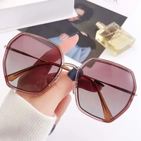 Vente en gros de lunettes de soleil rectangulaires tendance UV400 avec logo personnalisé et surdimensionné populaires pour femmes