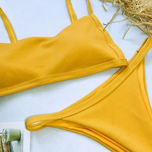 ชุดว่ายน้ำสตรีแบบสั่งทำปี 2025 บิกินี่วีสตริงลายจุดด้านหน้า ผ้ากันแบคทีเรีย แห้งเร็ว ผลิตจากผ้าสแปนเด็กซ์/ไนลอน รับผลิตแบบ OEM - Product Image 2