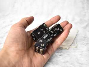 ลูกเต๋าทำจากเขาควายธรรมชาติ ออกแบบมาสำหรับเกมกระดานคลาสสิก เล่นบนโต๊ะ ตกแต่งโชว์ - Product Image 5