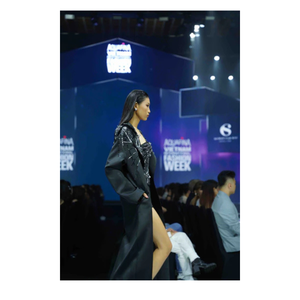 Prêt à Expédier Veste Blazer pour Femme Étiquettes Personnalisées Perlées à la Main Veste Galactique 100% Polyester Enzo & Leo Grossiste - Product Image 5