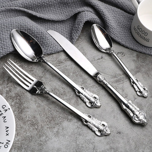 ชุดช้อนส้อมสแตนเลสสีเงิน 5 ชิ้น สำหรับงานแต่งงานสุดหรู - Product Image 3