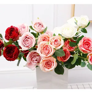 家の装飾の花6フォークピンクの女性はバラの高い人工のバラの花を持っています造花の結婚式
