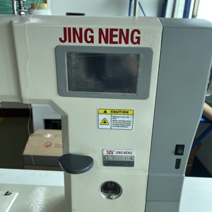 Machine à coudre industrielle à <span class=keywords><strong>double</strong></span> aiguille avec écran tactile de grande taille pour divers produits et la fabrication de chaussures - Product Image 4