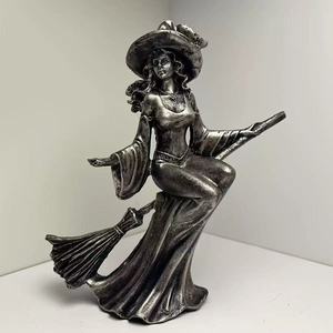 Statue de sorcière volante en résine, décoration d'Halloween, cadeaux fantaisie, vente en gros personnalisée de bibelots décoratifs, sculpture artistique de sorcière avec balai - Product Image 2