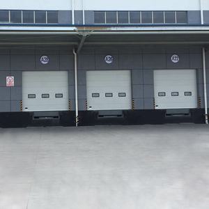 Porte sectionnelle industrielle à installation rapide, faible entretien, en acier, pour centre logistique - Product Image 4