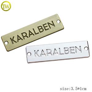 ป้ายโลหะติดเสื้อผ้าแบบสั่งทำพิเศษ พิมพ์ชื่อ ป้ายโลหะสลัก 2 รู สำหรับตกแต่งเสื้อผ้า - Product Image 2