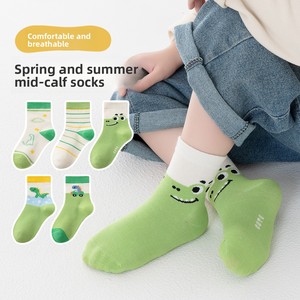 Chaussettes en coton antidérapantes pour enfants, tricotées et respirantes, nouvelle collection printemps-été, motif mignon <span class=keywords><strong>petit</strong></span> <span class=keywords><strong>dinosaure</strong></span>, mi-mollet pour garçons, vente en gros - Product Image 1