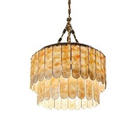 Lustre en coquillages naturels style crème française, design post-moderne, luxe léger et créatif, pour salle à manger et bureau