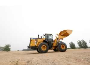 Chargeuse sur pneus multifonction 8 tonnes 680D, force de traction de 224 kN avec accessoires pour la manutention et le <span class=keywords><strong>transport</strong></span> à grande échelle - Product Image 5