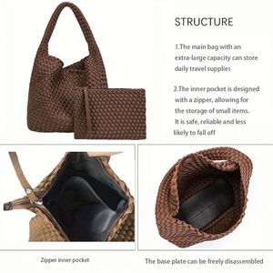 Bolsos de mano de neopreno personalizados al por mayor, tejidos a mano, de moda, para mujer, suaves, de playa, bandolera, bolsos tote tejidos. - Product Image 4