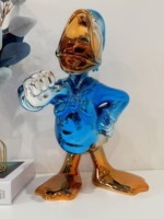 Explosive Luxus-Dekoration: Donald Duck Cartoon-Figur aus Kunstharz mit Galvanisierung für Wohnzimmer, Kreatives Kunsthandwerk