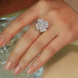 Anillo Giratorio de Oro Real de 18K de Xinfly Fashion Jewelry, Trébol de la Suerte con Cuatro Hojas, 0.75CT, Diamantes Naturales - Product Image 4