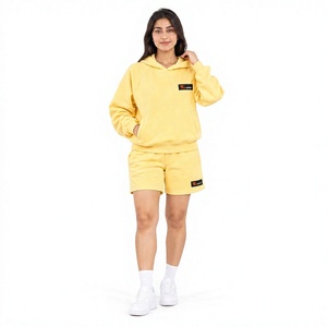 Conjunto de Sudadera con Capucha y Pantalones Cortos para Mujer, Color Amarillo Sólido, Algodón y Felpa, Corte Regular, 2 Piezas, Ropa Deportiva, Transpirable y de Secado Rápido - Product Image 1