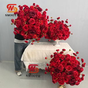 ลูกบอลดอกไม้ประดิษฐ์สีแดงประดับกลางโต๊ะดอกกุหลาบจัดงานแต่งงาน - Product Image 2