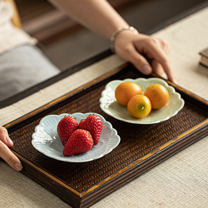 Assiette à fruits en céramique en forme de fleur, style zen, plat de service pour salon de thé, plateau à fruits secs, design rétro de luxe - Product Image 1