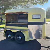 Vente flash Remorque à chevaux Food truck Chariot à glaces Bar à bière mobile Restauration de rue Remorque à chevaux vintage personnalisée pour les fêtes