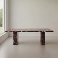 Table à manger rectangulaire en marbre Rosso Levanto de style scandinave moderne et luxueux avec finition polie