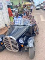 Mini Voiture Électrique Vintage Classique Décapotable avec 2 Sièges en Cuir et Boîte Automatique Alimentée par Batterie au Lithium