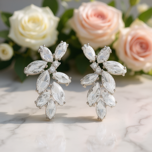 Boucles d'oreilles en cristal or blanc E2086, forme de fleur, serti griffe, bijoux de luxe pour femme, mariage - Product Image 2