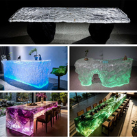Table de réception moderne de luxe, salon d'hôtel, grand design d'intérieur commercial, comptoir de bar en résine transparente, cristal vert