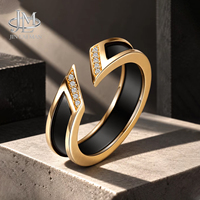 Cincin JLM Wholesale Ceramic 316 Stainless Steel 5mm Asimetris Terbuka Satu Baris CZ untuk Wanita dan Remaja Putri Model Bypass Band
