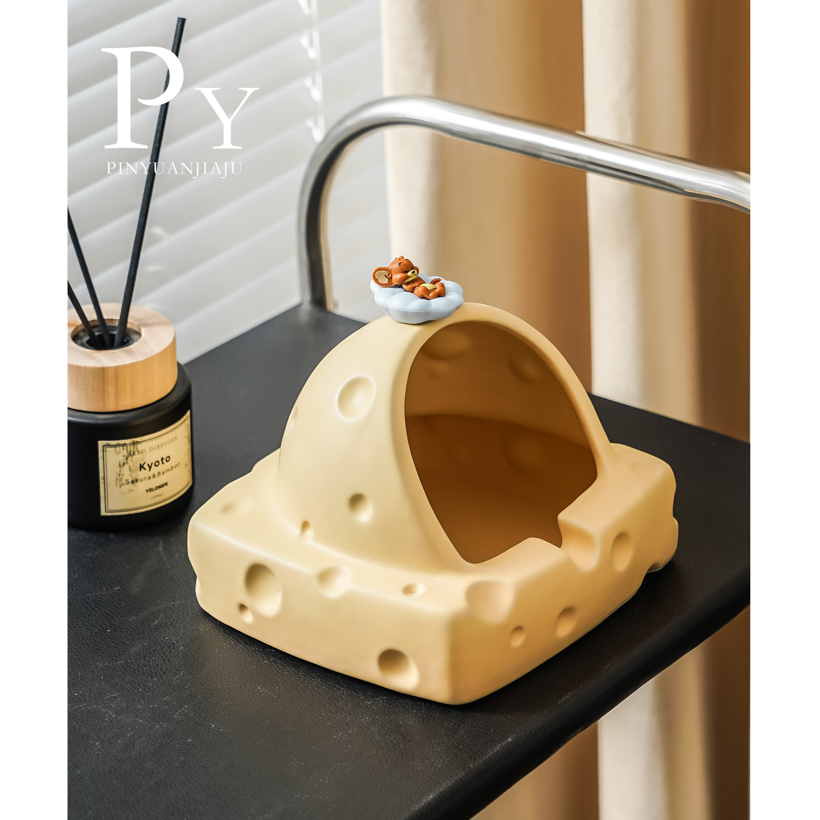 Cendrier à fromage + jerry dormant