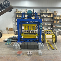 Machine de fabrication de briques ondulées robustes 4-40 pour une production efficace – Machine à former des blocs de ciment